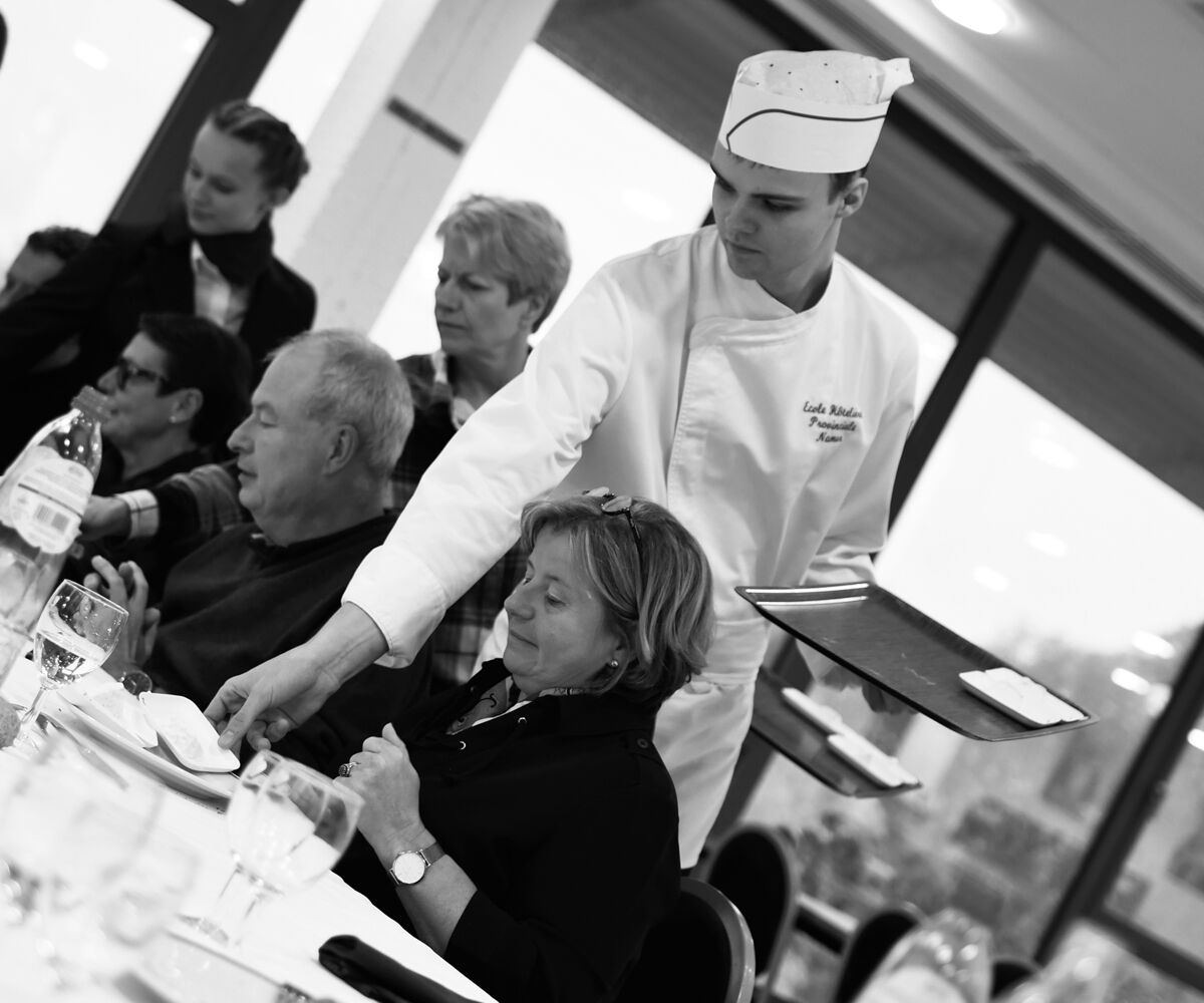 concours Coq de Cristal 2022 école hôtelière de Namur service en salle jury cuisinier hotellerie gastronomie