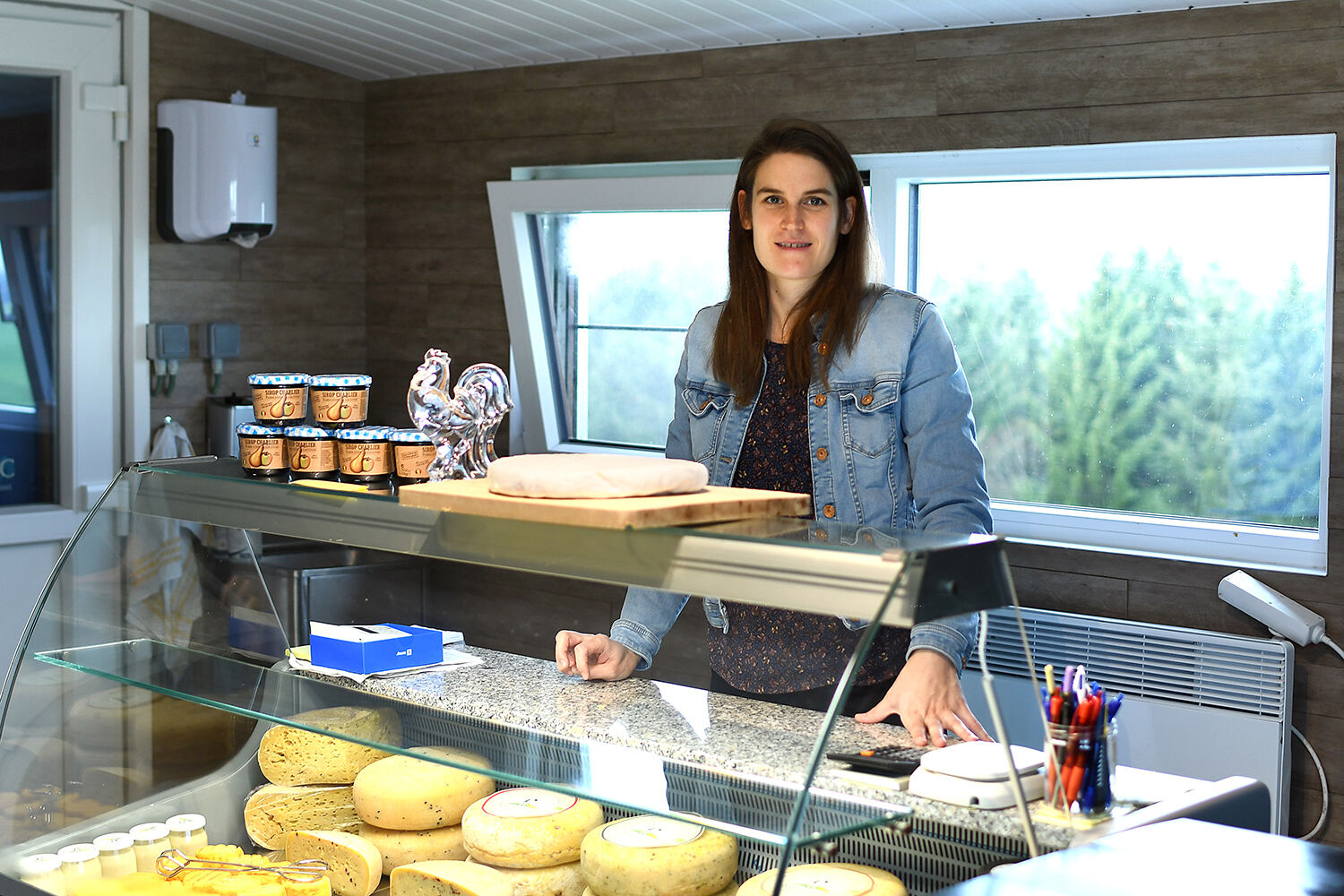 Point de vente magasin à la ferme fromagerie fromage fleur de fosse bio marie schuurman Lait et Passion gastronomie Coq de Cristal 2022