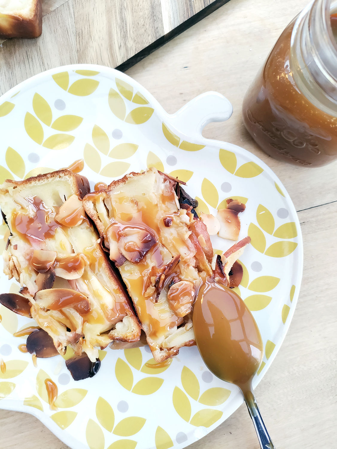 gâteaux aux pommes sauce caramel dessert