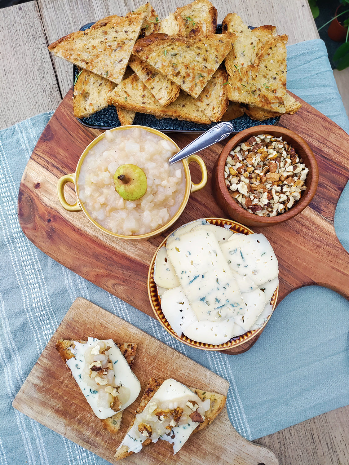 recette poire fromage bleu noix toast
