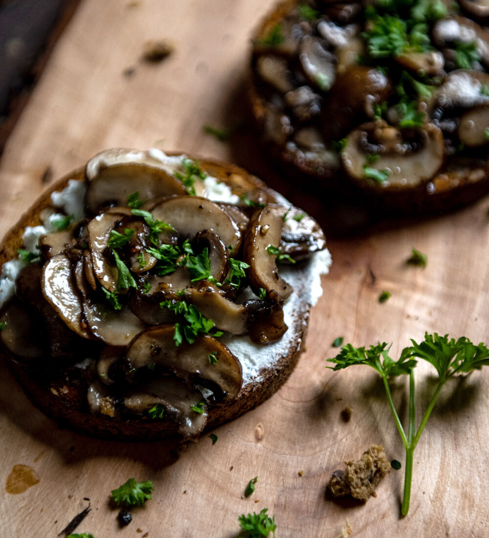 entrée plat recette toast champignon fromage chèvre fines herbes