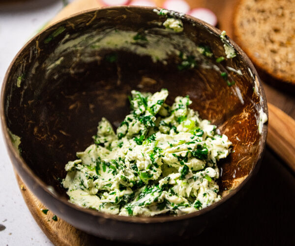 préparation beurre végétal fanes radis